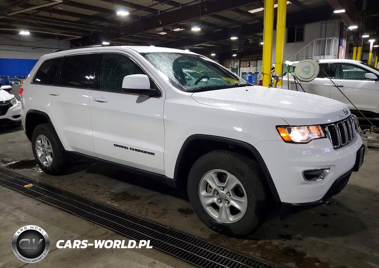 2017 Jeep Grand Cherokee Laredo VIN:1C4RJFAG7HC886914 - 4
