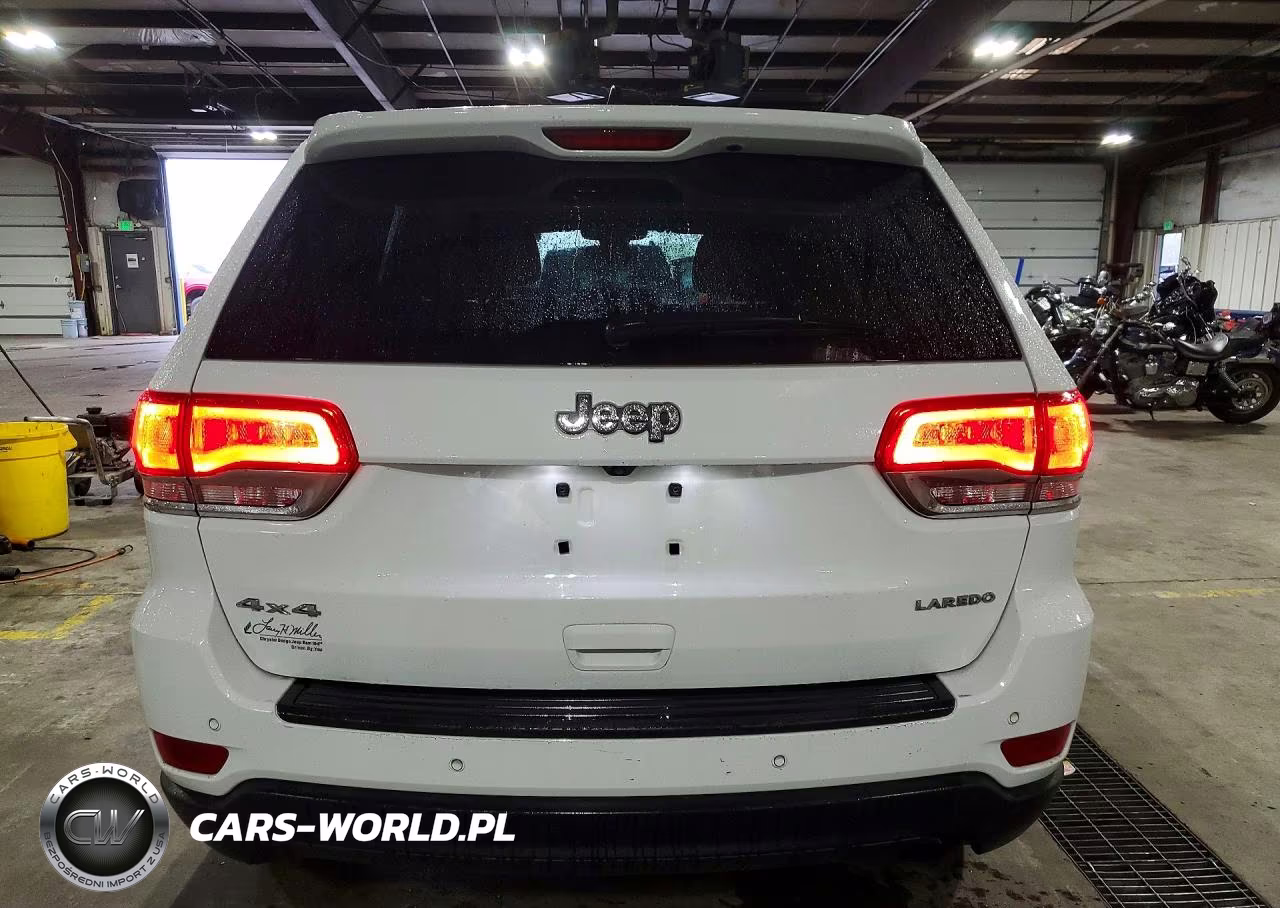 2017 Jeep Grand Cherokee Laredo VIN:1C4RJFAG7HC886914 - 6