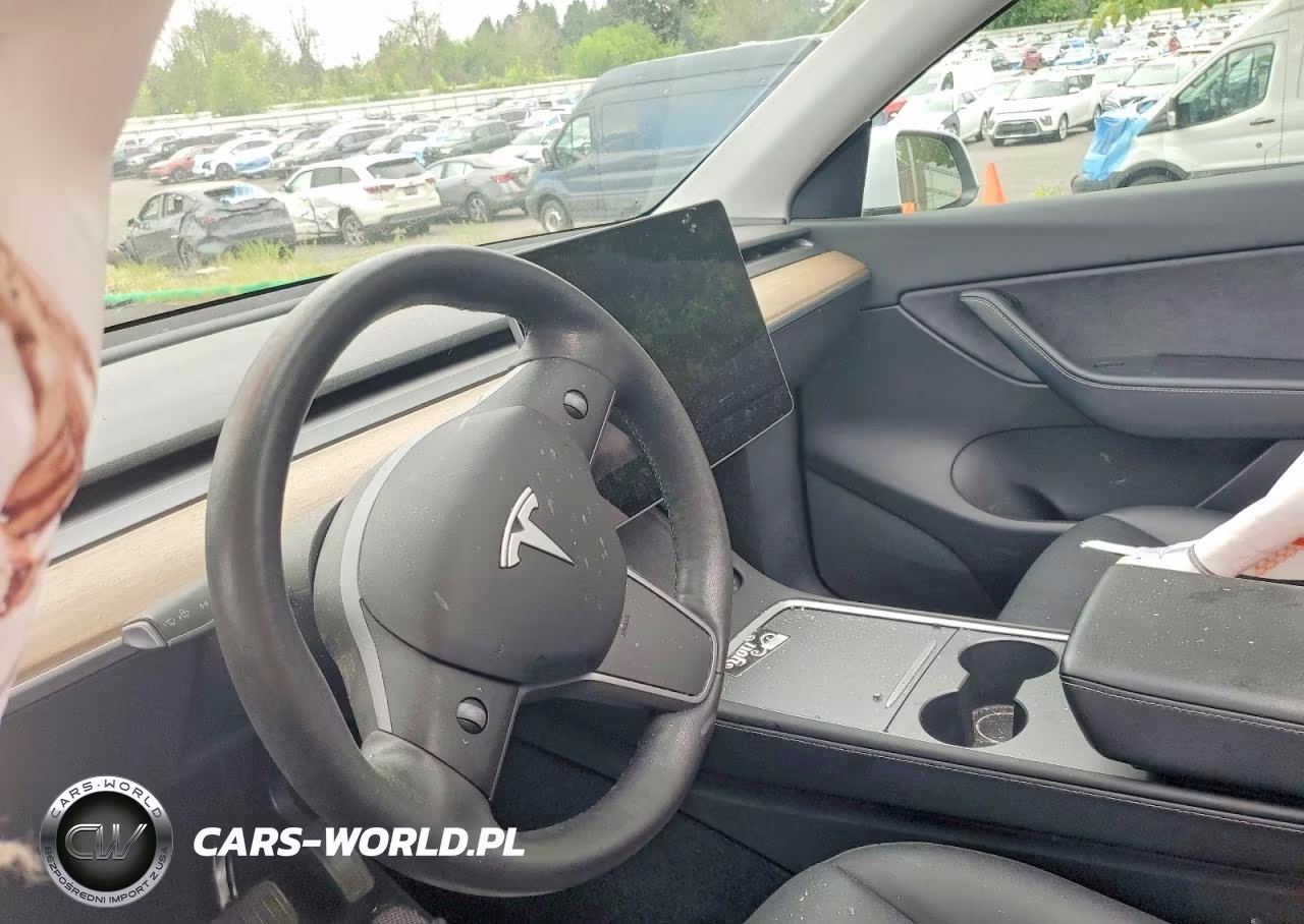 2021 Tesla Model Y VIN:5YJYGDEE2MF181801 - 9
