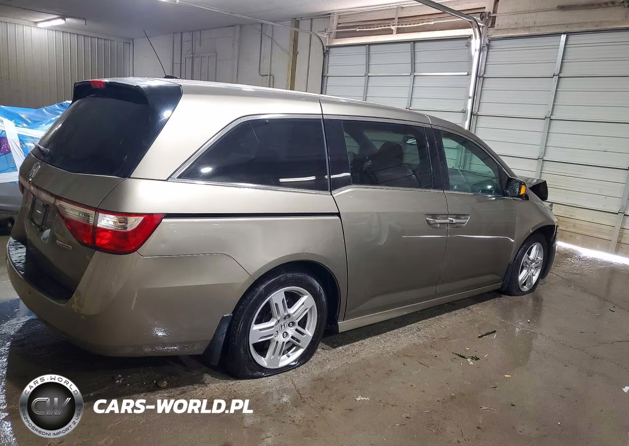 2012 Honda Odyssey Touring VIN:5FNRL5H97CB081664 - 3