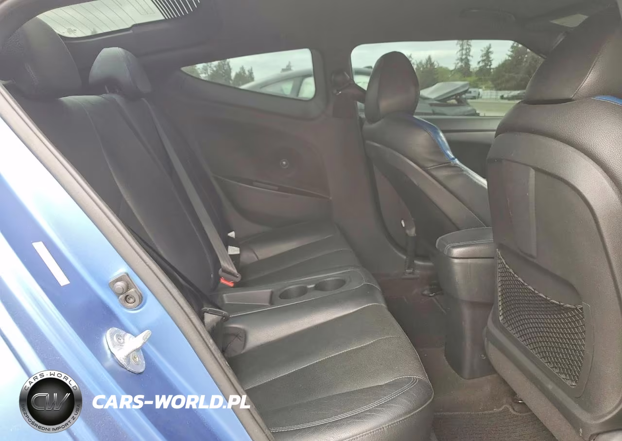 2016 Hyundai Veloster Turbo VIN:KMHTC6AE6GU264663 - 10