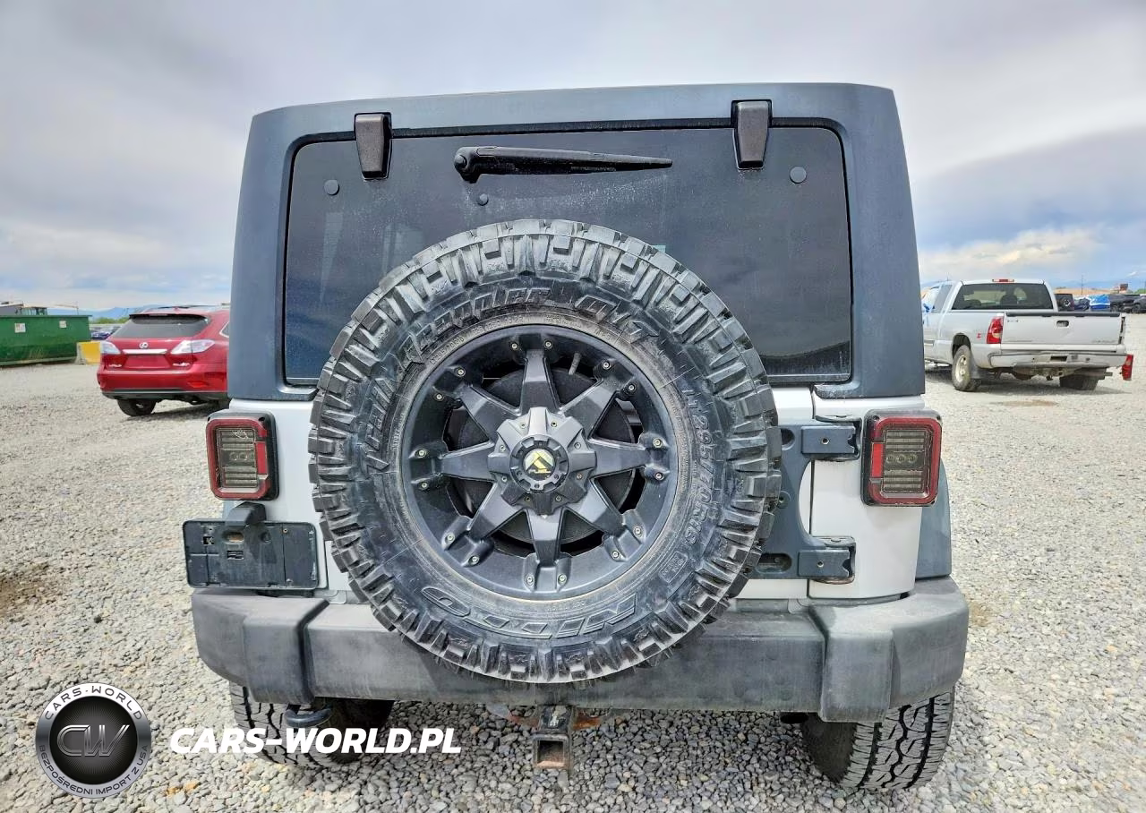 2012 Jeep Wrangler Unlimited Sport VIN:1C4BJWDG6CL215045 - 6