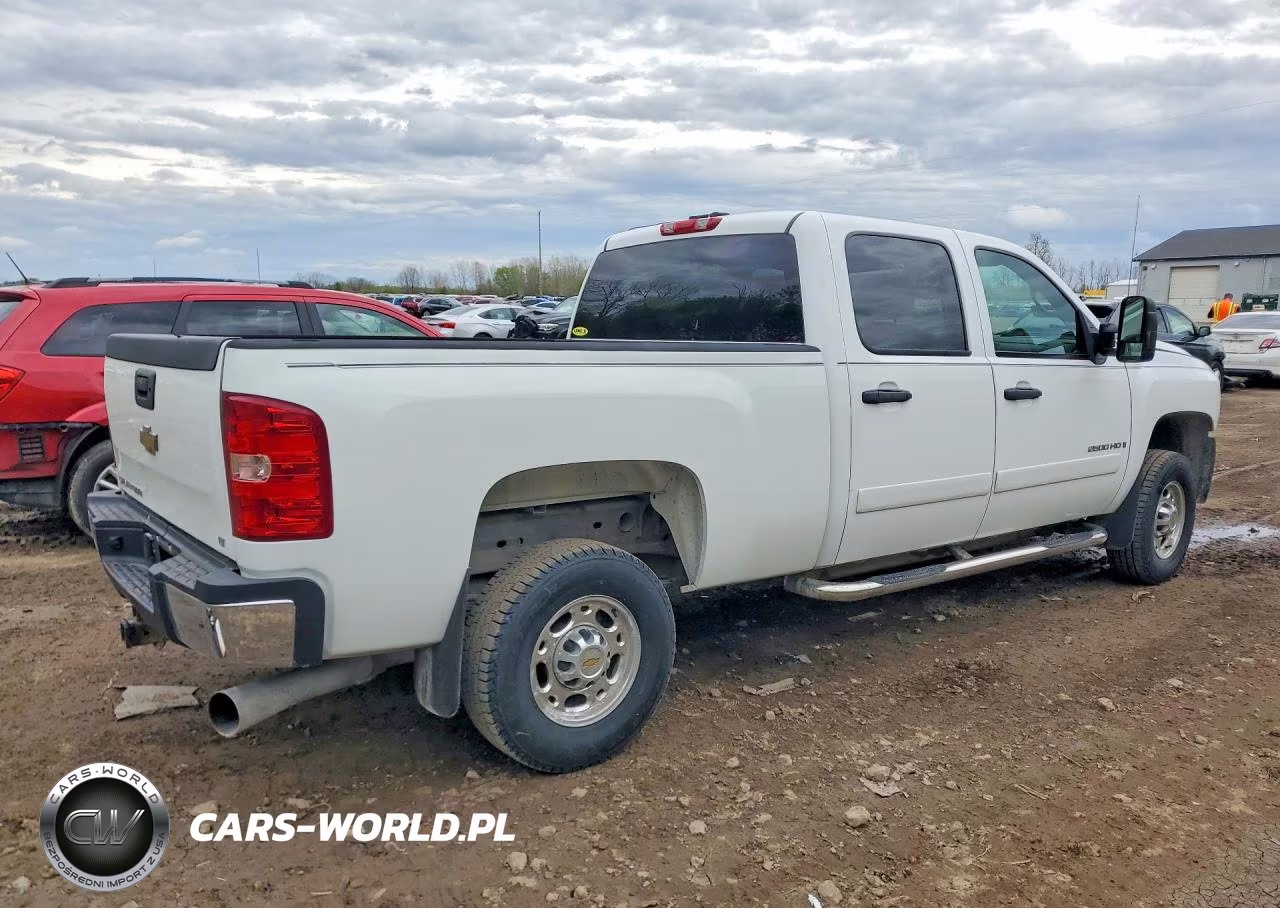 2008 Chevrolet Silverado C2500 Heavy Duty VIN:1GCHC23688F162943 - 3
