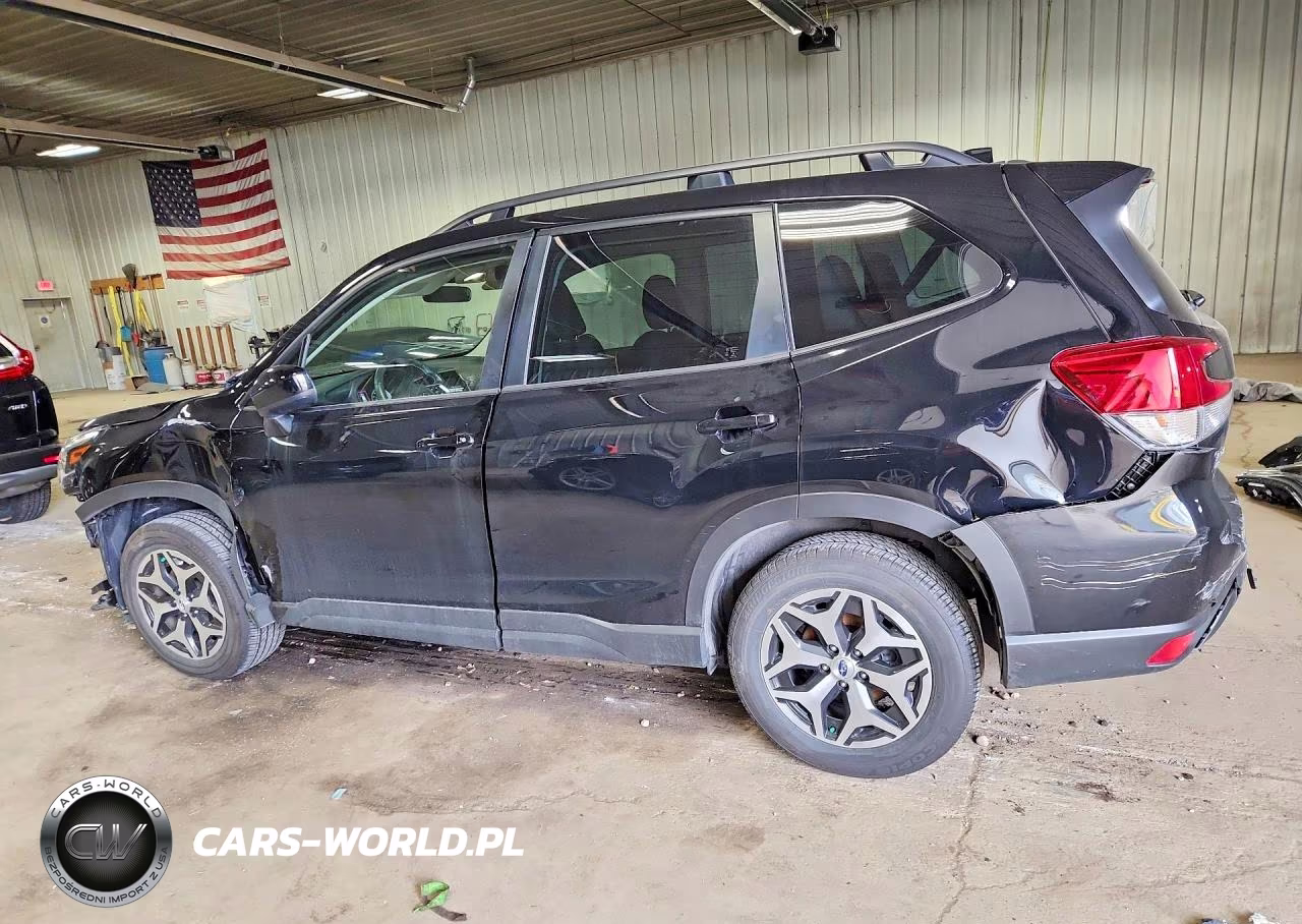 2023 Subaru Forester Premium VIN:JF2SKAEC3PH503966 - 2