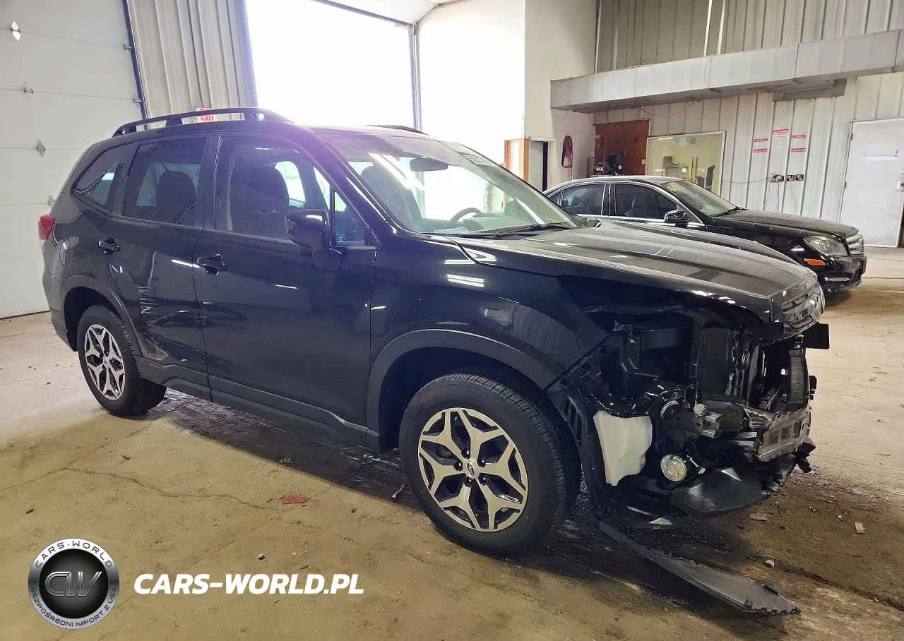 2023 Subaru Forester Premium VIN:JF2SKAEC3PH503966 - 4