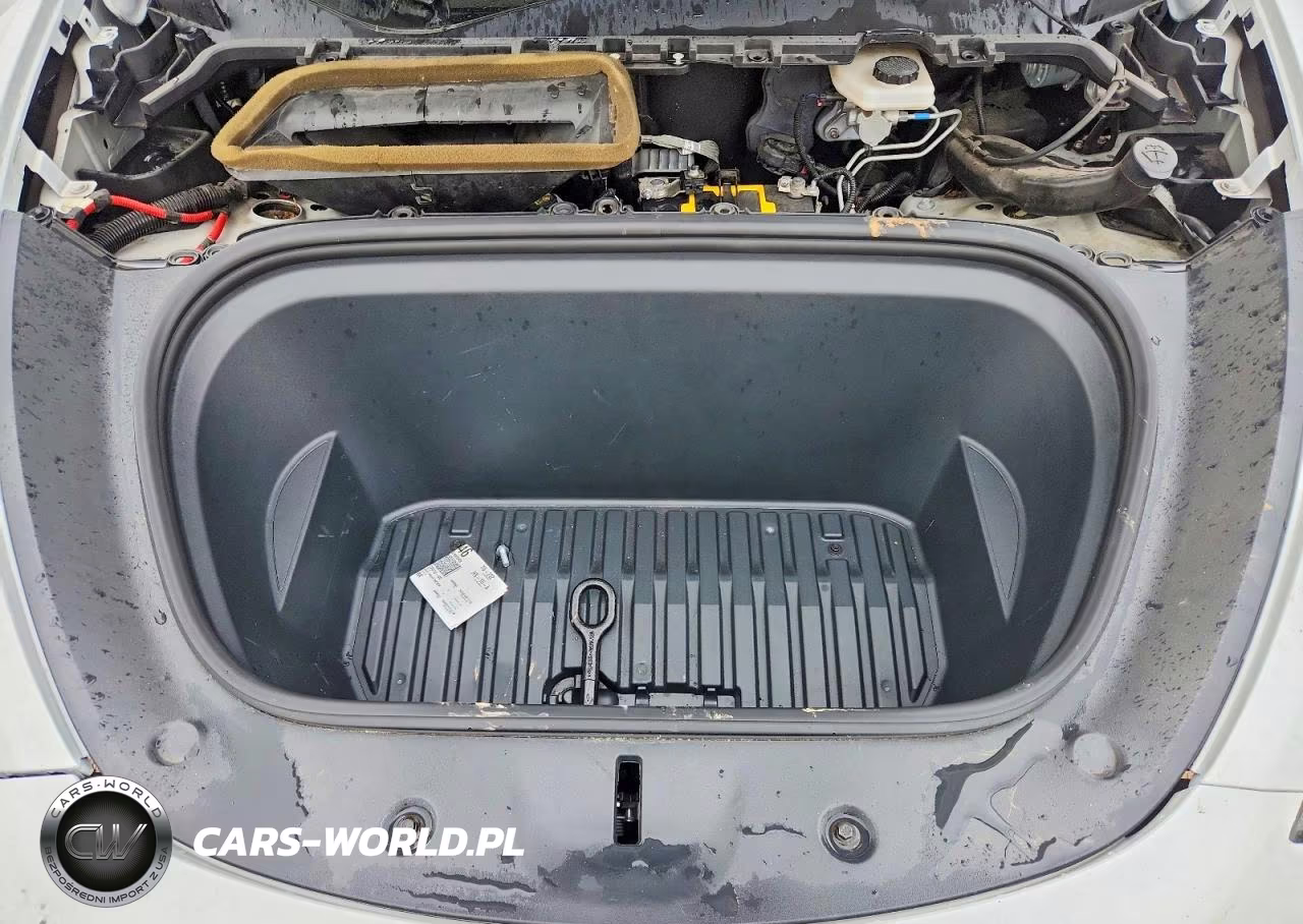 2020 Tesla Model Y VIN:5YJYGDEE5LF034239 - 12