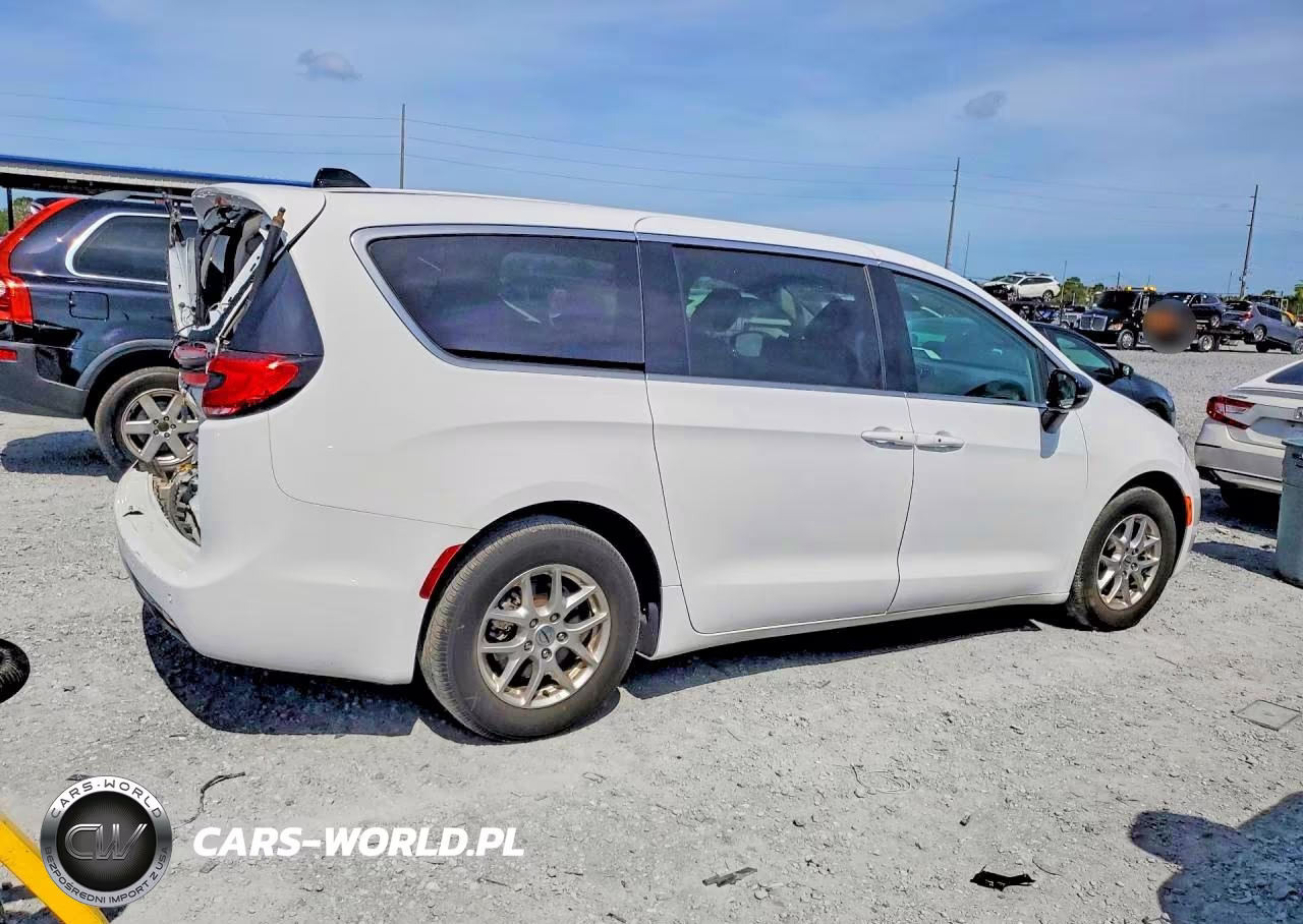 2024 Chrysler Pacifica Touring L VIN:2C4RC1BG0RR167508 - 3