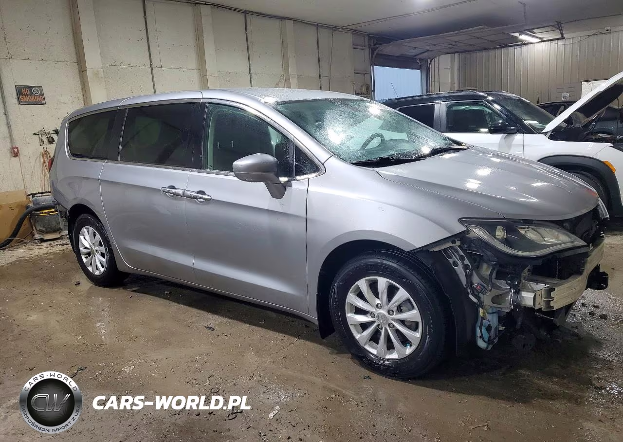 2018 Chrysler Pacifica Touring Plus VIN:2C4RC1FG1JR354089 - 4