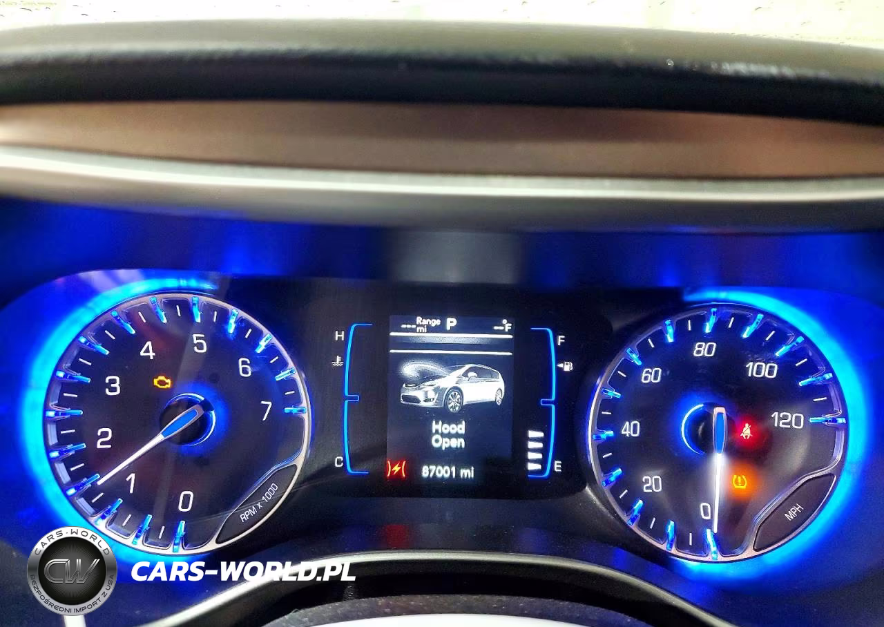 2018 Chrysler Pacifica Touring Plus VIN:2C4RC1FG1JR354089 - 9