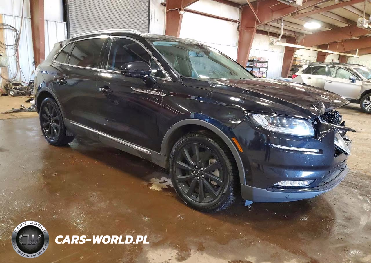2021 Lincoln Nautilus Reserve VIN:2LMPJ8K96MBL17324 - 4