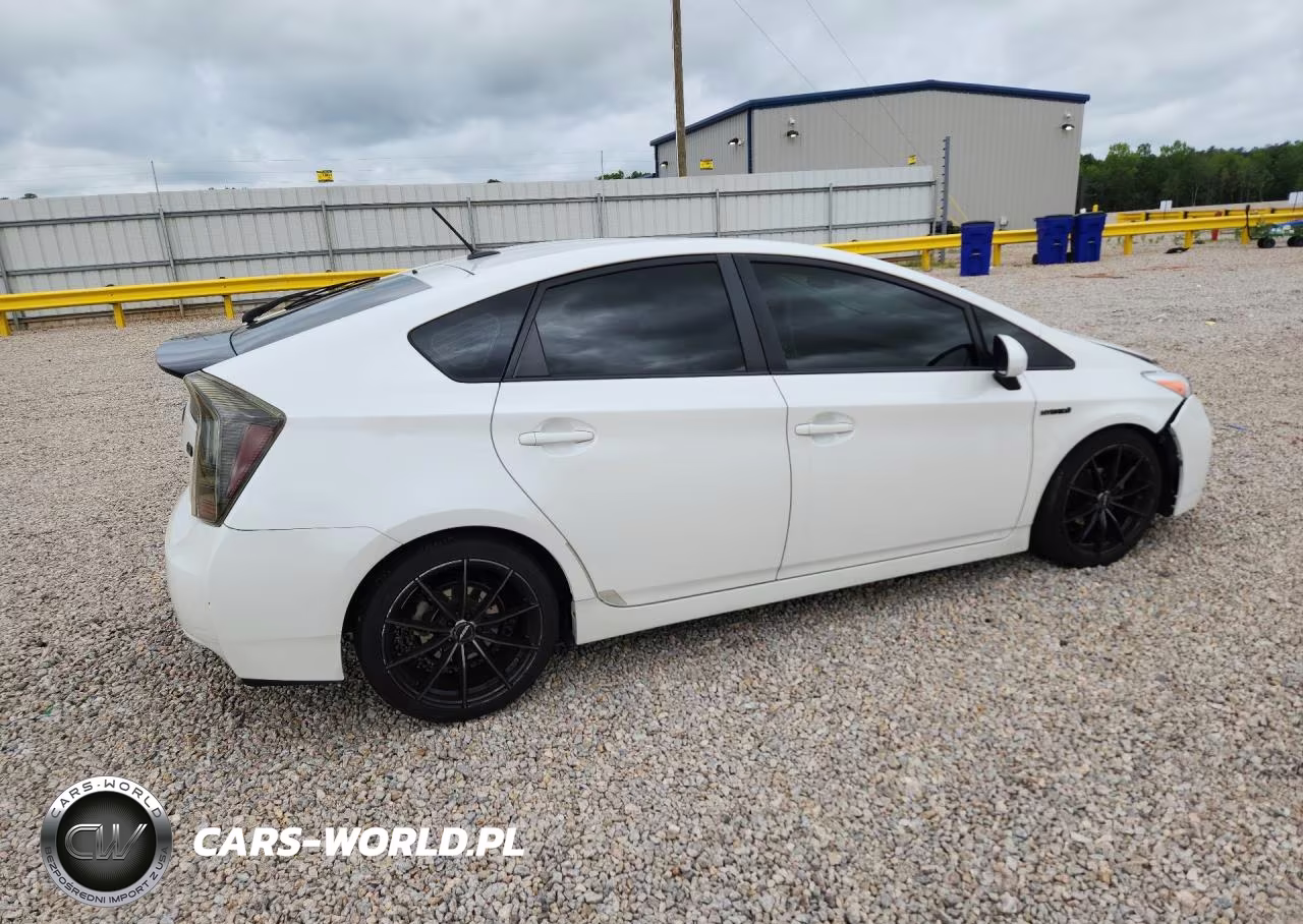 2013 Toyota Prius Four VIN:JTDKN3DU1D5547246 - 3