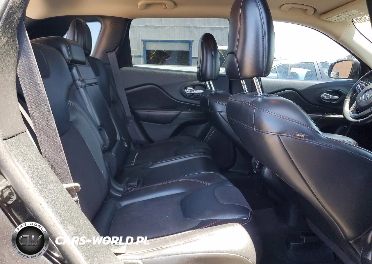2016 Jeep Cherokee Trailhawk VIN:1C4PJMBBXGW268854 - 10