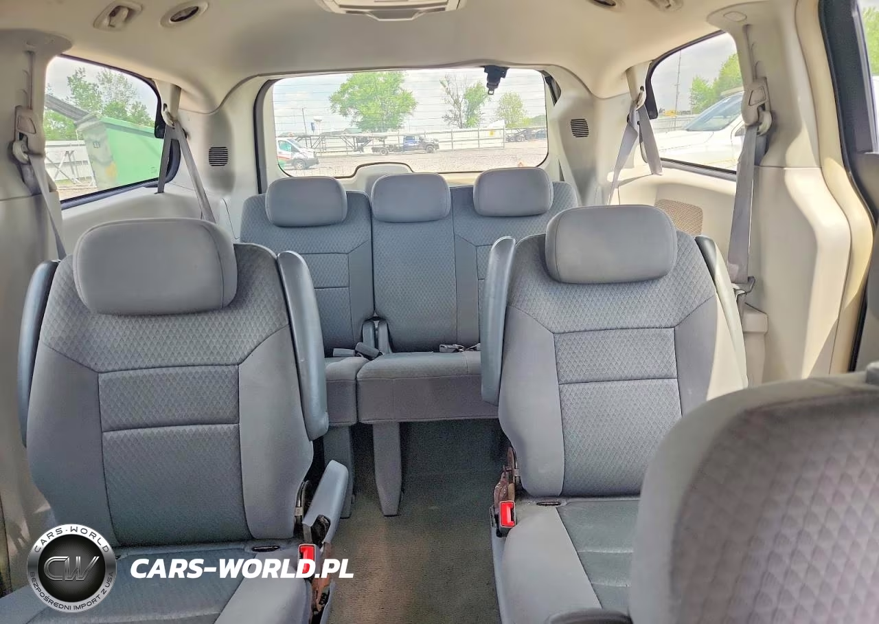 2010 Chrysler Town & Country Touring VIN:2A4RR5D17AR176106 - 10