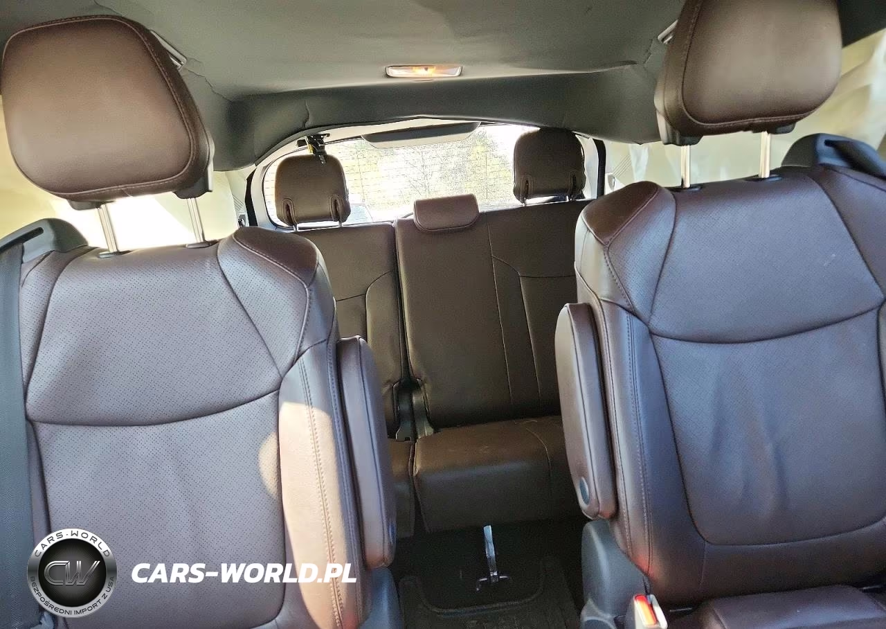 2024 Toyota Sienna Platinum 7-Passenger VIN:5TDESKFC2RS151087 - 10