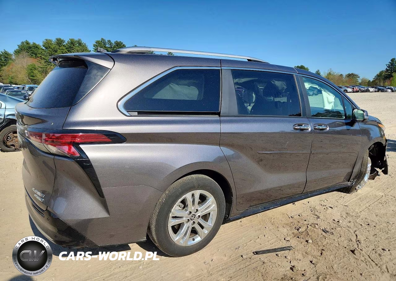 2024 Toyota Sienna Platinum 7-Passenger VIN:5TDESKFC2RS151087 - 3
