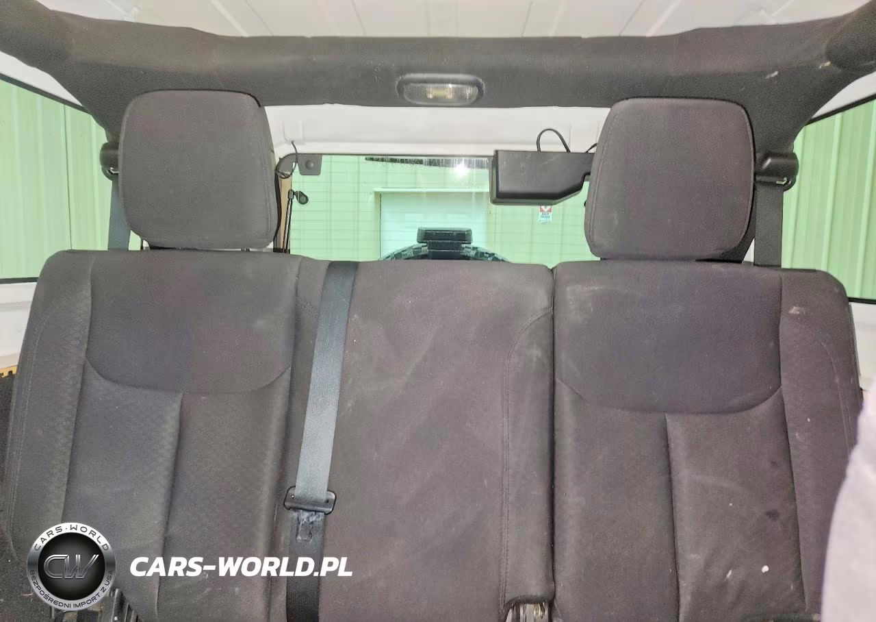 2013 Jeep Wrangler Unlimited Sport VIN:1C4BJWDG0DL698243 - 10