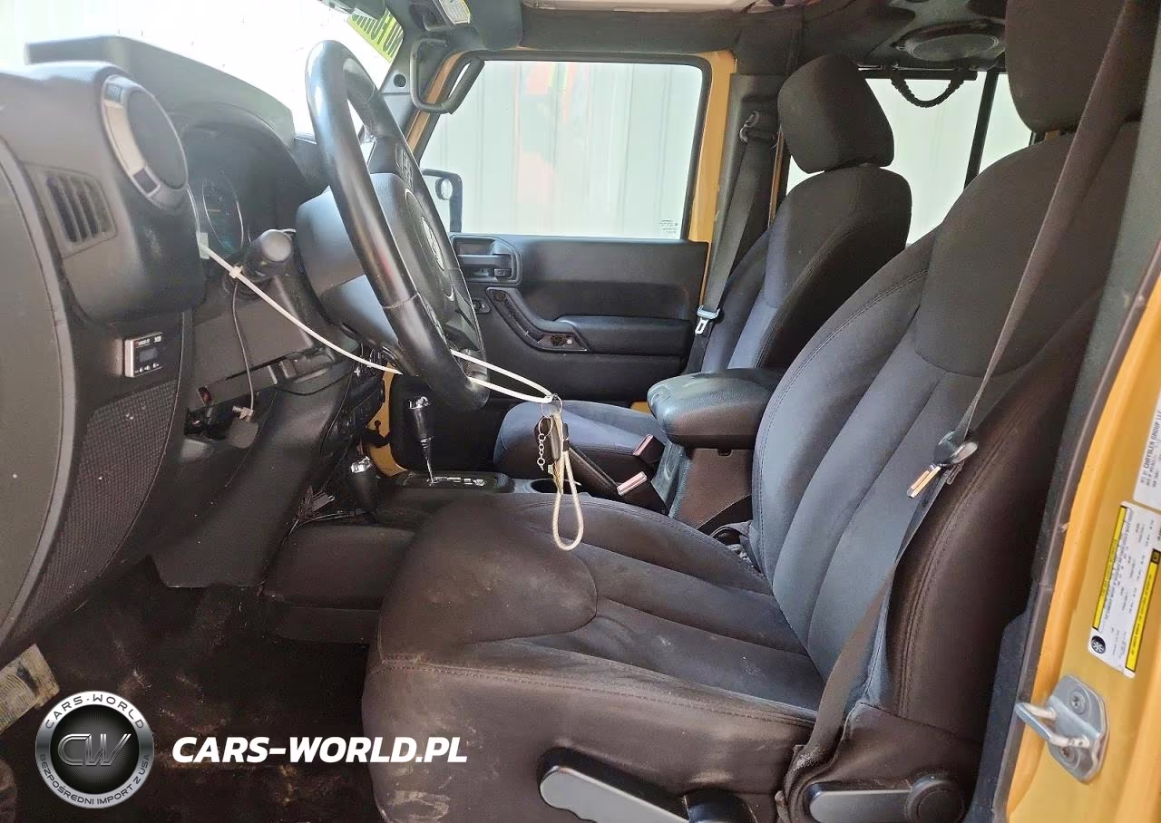 2013 Jeep Wrangler Unlimited Sport VIN:1C4BJWDG0DL698243 - 7