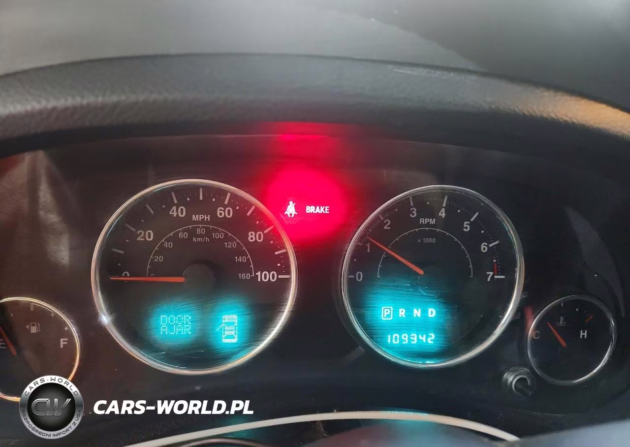 2013 Jeep Wrangler Unlimited Sport VIN:1C4BJWDG0DL698243 - 9