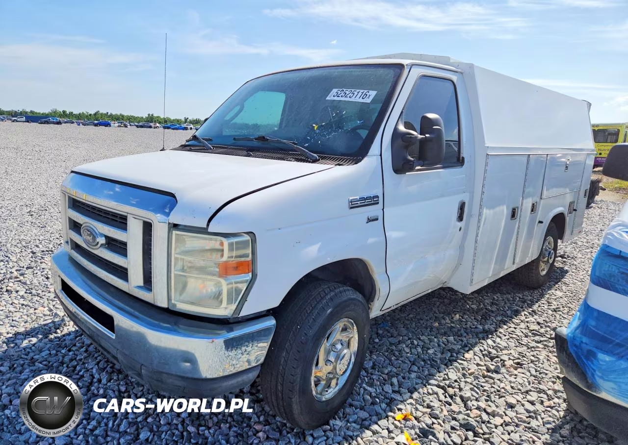 2013 Ford Econoline E350 Super Duty Cutaway Van
