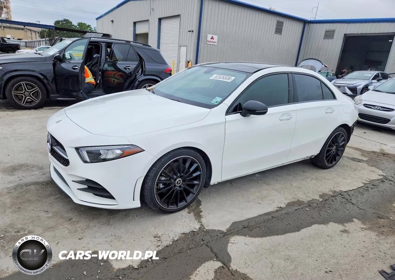 2022 Mercedes-Benz A 220 – zdjęcie 1 z 13