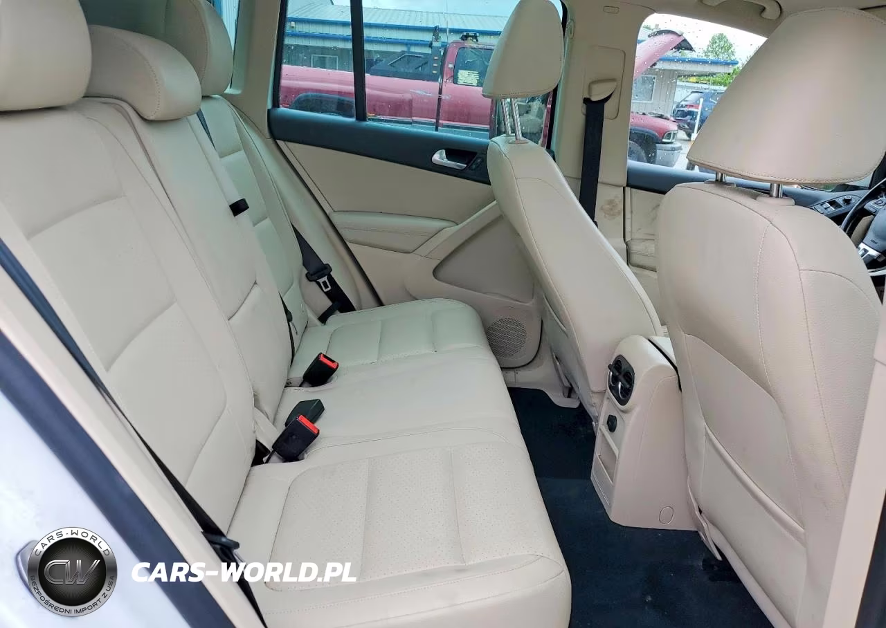 2017 Volkswagen Tiguan Wolfsburg VIN:WVGSV7AXXHK020198 - 10