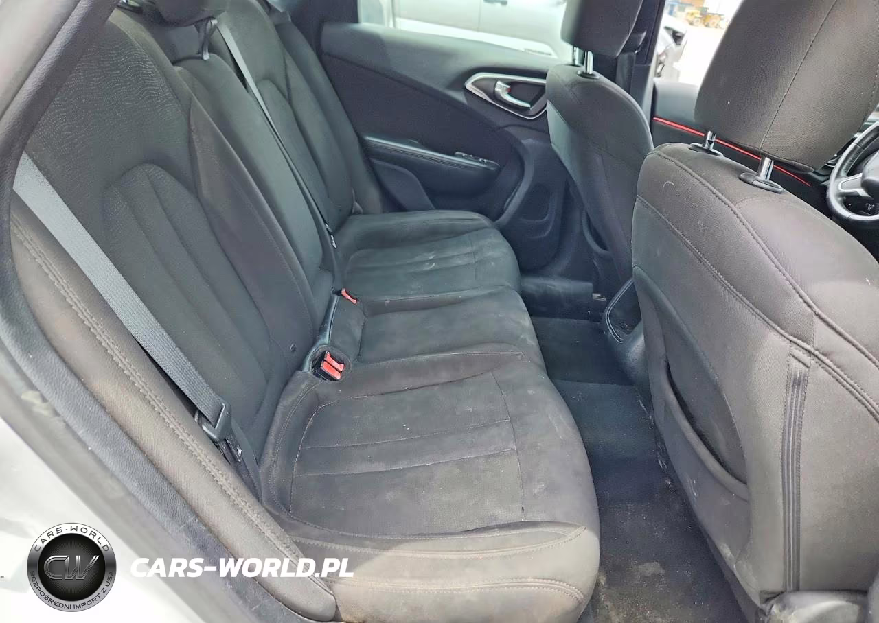 2015 Chrysler 200 Limited VIN:1C3CCCAB4FN720696 - 10