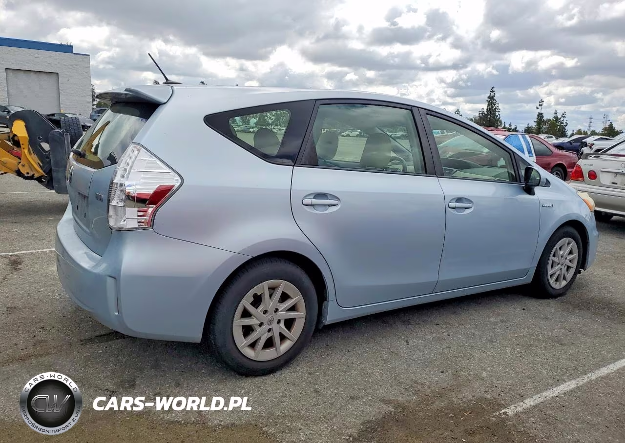 2013 Toyota Prius V Three VIN:JTDZN3EU2D3264427 - 3
