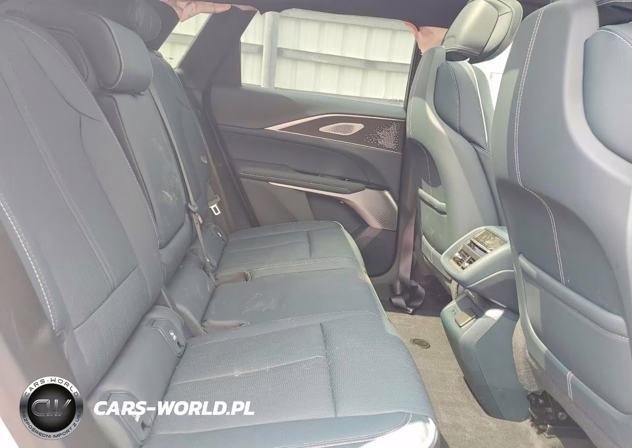 2025 Cadillac Lyriq Sport VIN:1GYKPYRL1SZ309114 - 11
