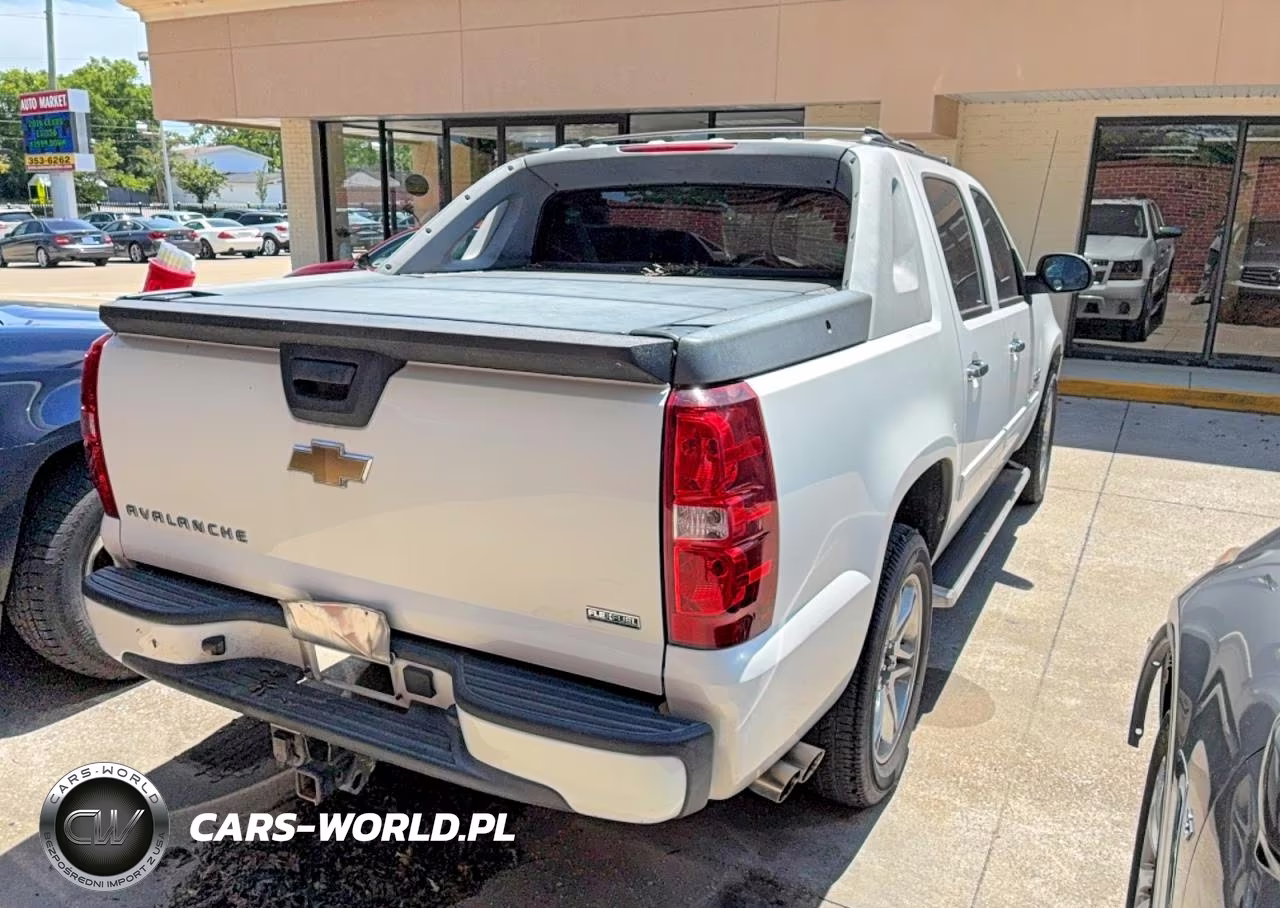 2011 Chevrolet Avalanche Ls VIN:3GNMCEE03BG393898 - 4