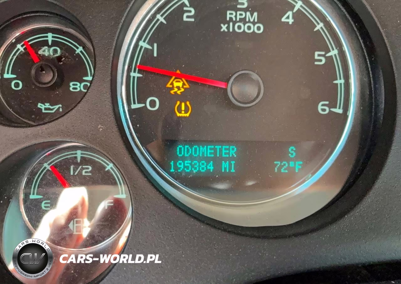 2011 Chevrolet Avalanche Ls VIN:3GNMCEE03BG393898 - 8