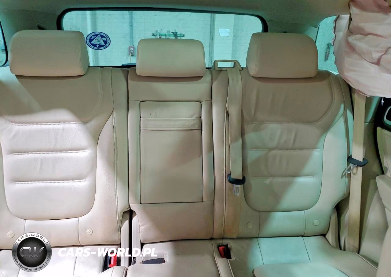 2015 Volkswagen Touareg V6 VIN:WVGEF9BP4FD002222 - 10