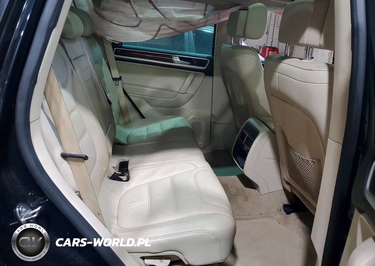 2015 Volkswagen Touareg V6 VIN:WVGEF9BP4FD002222 - 11