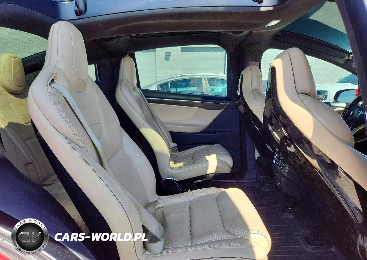 2016 Tesla Model X VIN:5YJXCBE22GF012352 - 11