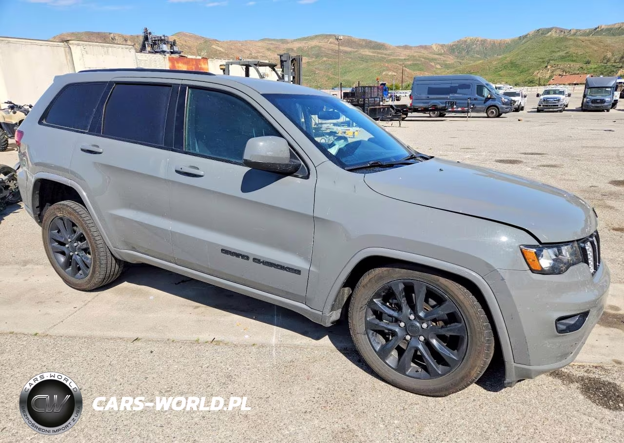 2021 Jeep Grand Cherokee Laredo VIN:1C4RJEAG3MC658171 - 4