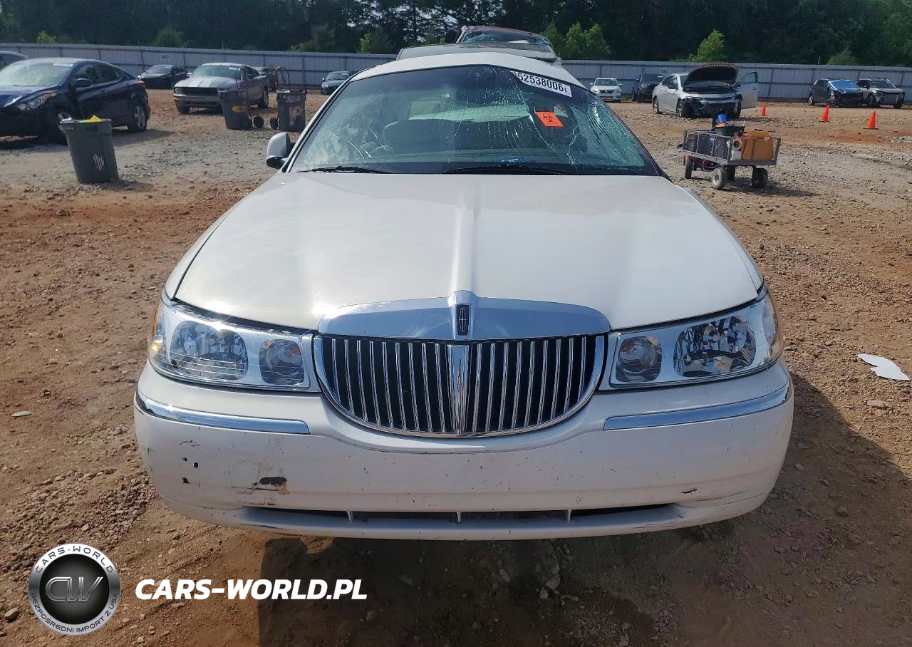 2002 Lincoln Town Car Cartier VIN:1LNHM83WX2Y647026 - 5