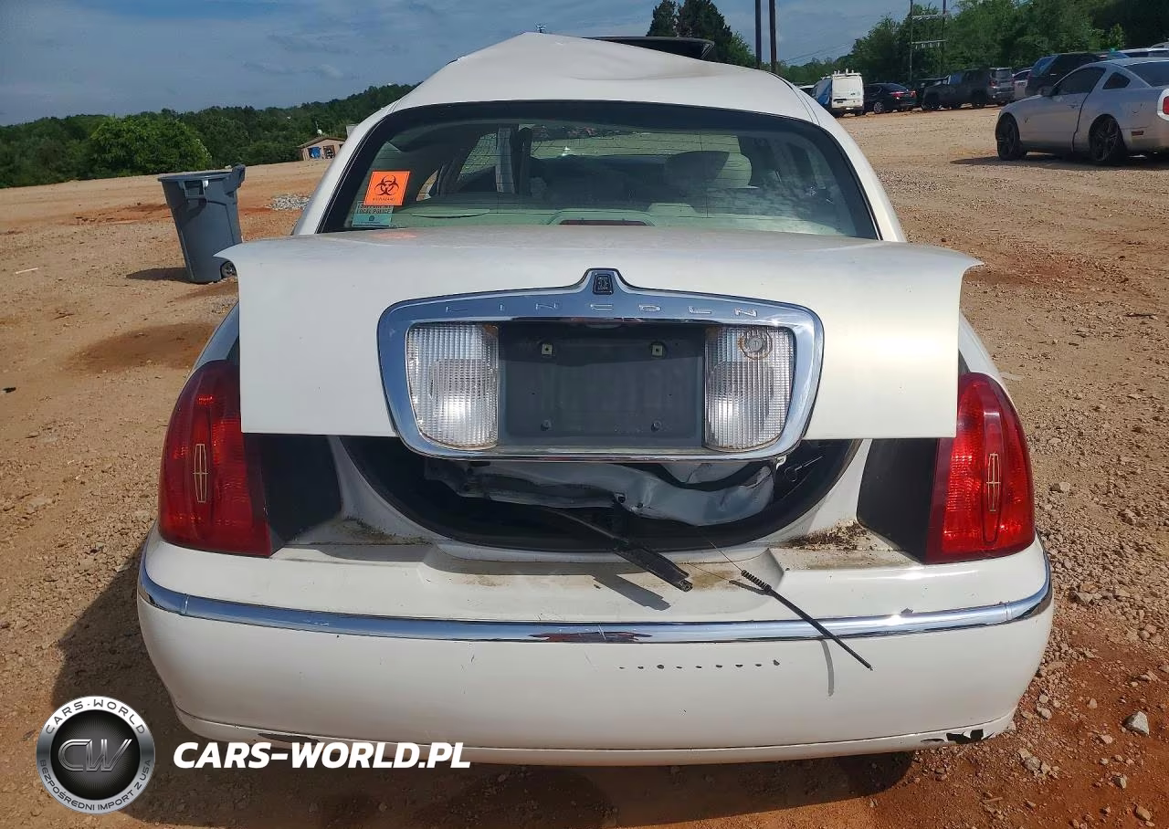 2002 Lincoln Town Car Cartier VIN:1LNHM83WX2Y647026 - 6