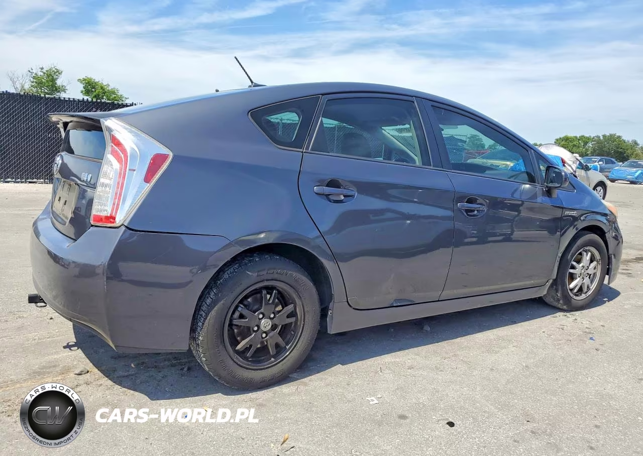 2013 Toyota Prius Four VIN:JTDKN3DU3D5586405 - 3
