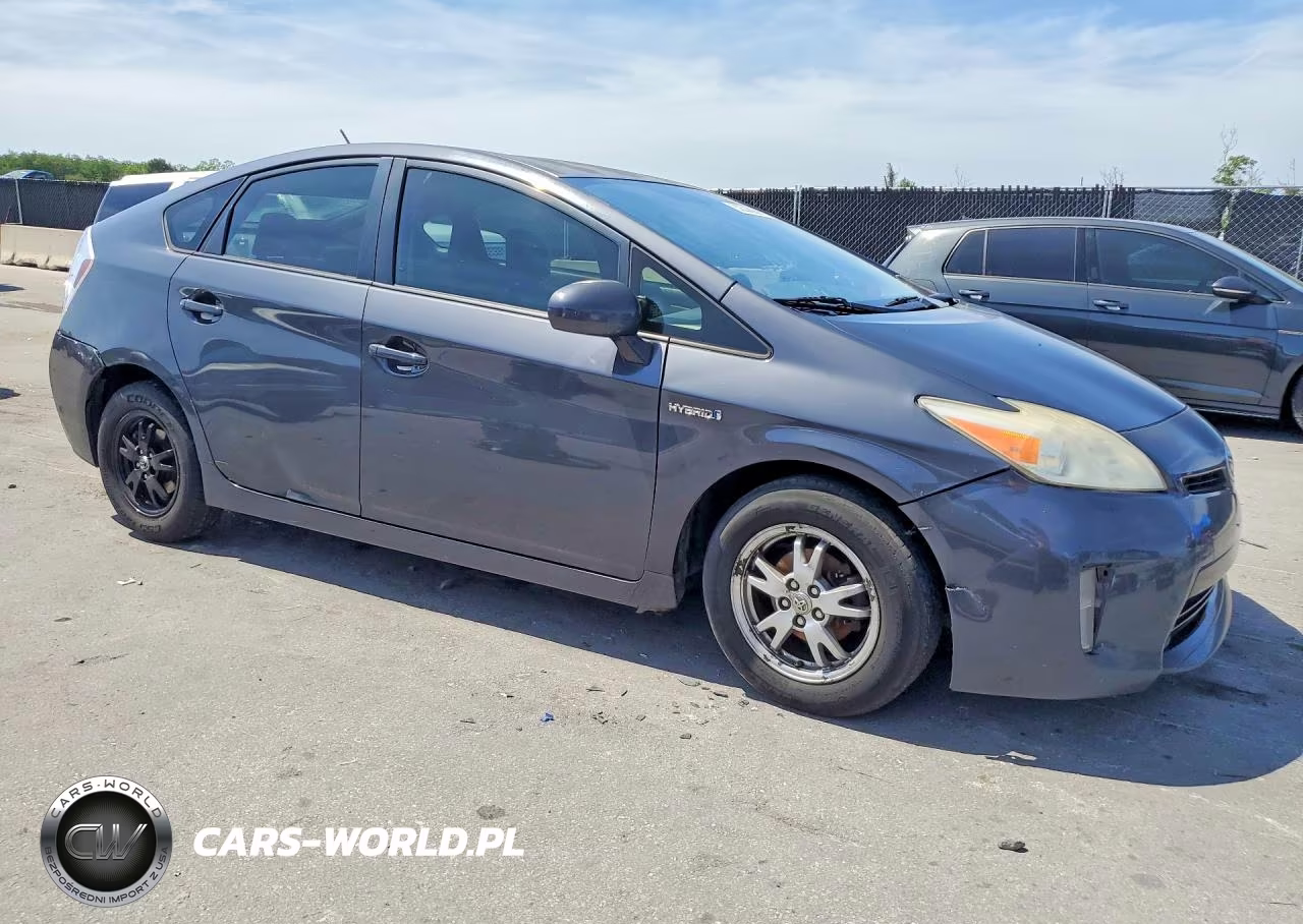 2013 Toyota Prius Four VIN:JTDKN3DU3D5586405 - 4