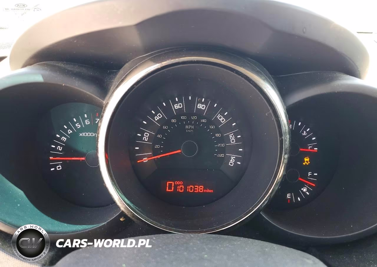 2011 Kia Soul + VIN:KNDJT2A28B7710247 - 9