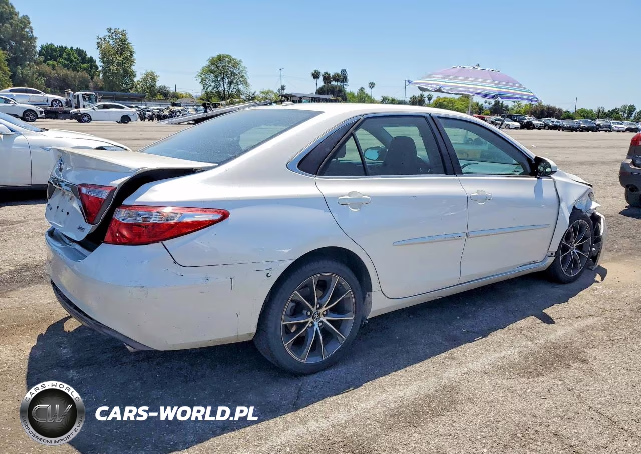 2016 Toyota Camry Xse VIN:4T1BF1FK7GU116185 - 3