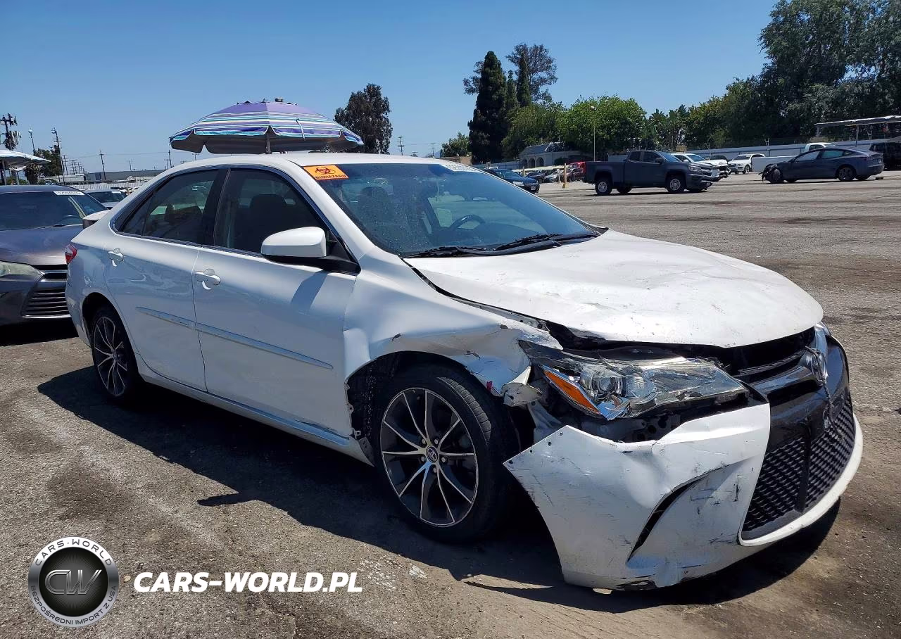 2016 Toyota Camry Xse VIN:4T1BF1FK7GU116185 - 4