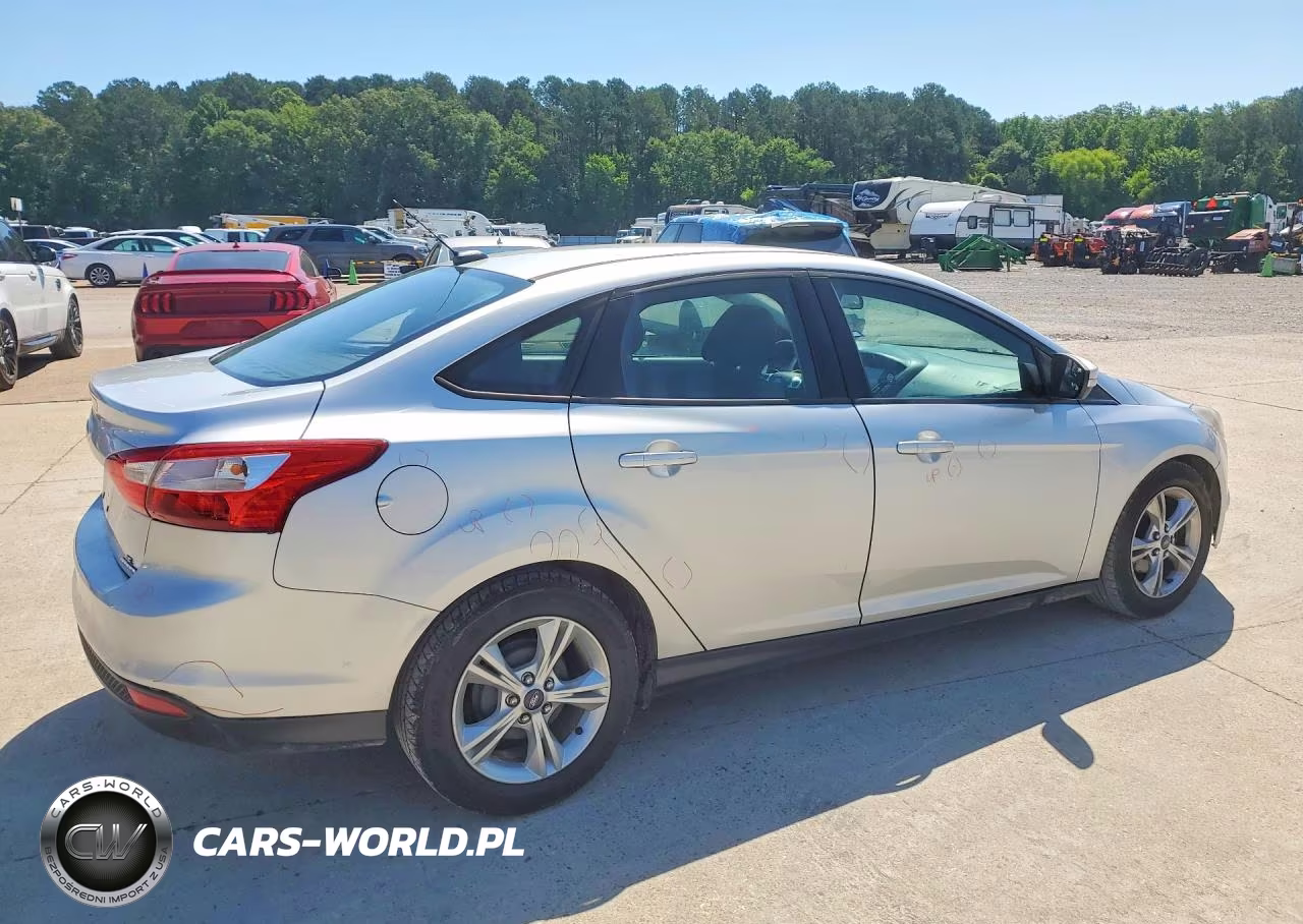 2014 Ford Focus Se VIN:1FADP3F25EL381413 - 3