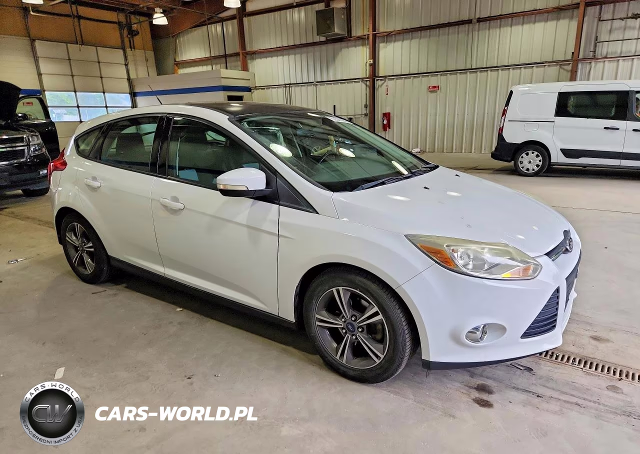 2014 Ford Focus Se VIN:1FADP3K22EL320011 - 4