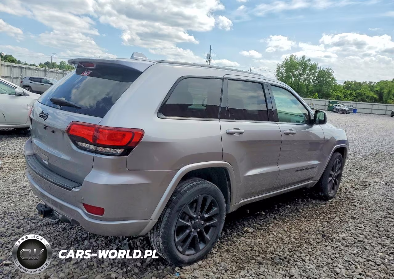 2018 Jeep Grand Cherokee Laredo VIN:1C4RJFAG1JC204079 - 3