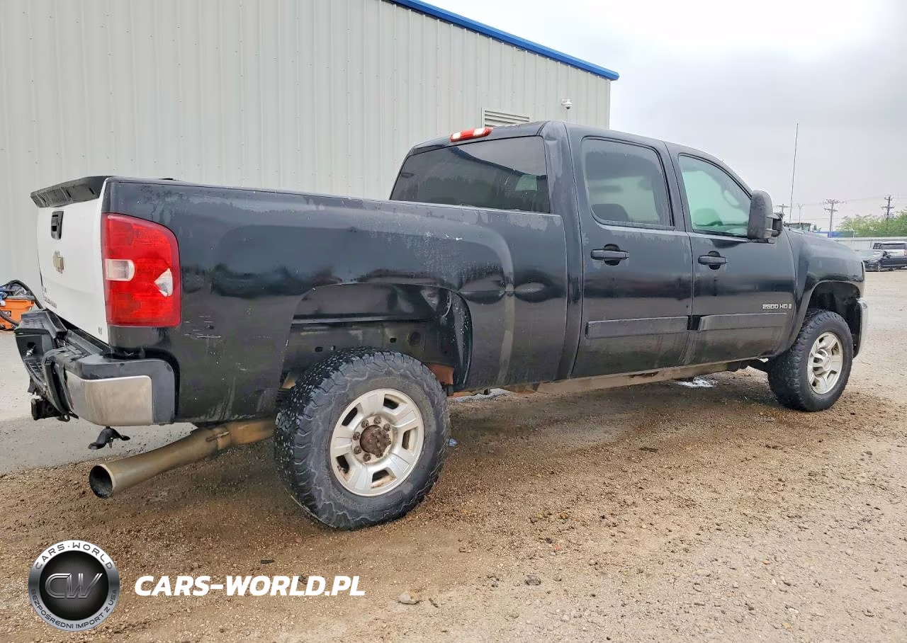 2008 Chevrolet Silverado C2500 Heavy Duty VIN:1GCHC23698F105781 - 3