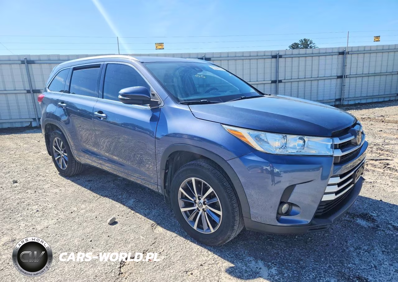 2018 Toyota Highlander Xle VIN:5TDKZRFH8JS283763 - 4