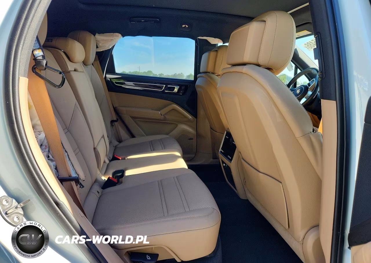 2023 Porsche Cayenne Base VIN:WP1AA2AY2PDA02089 - 11