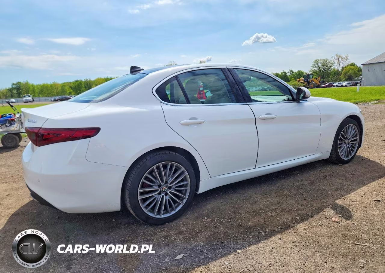 2021 Alfa Romeo Giulia Ti VIN:ZARFANBN8M7643793 - 3