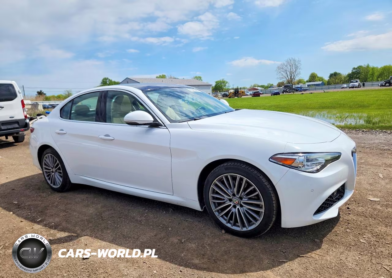 2021 Alfa Romeo Giulia Ti VIN:ZARFANBN8M7643793 - 4