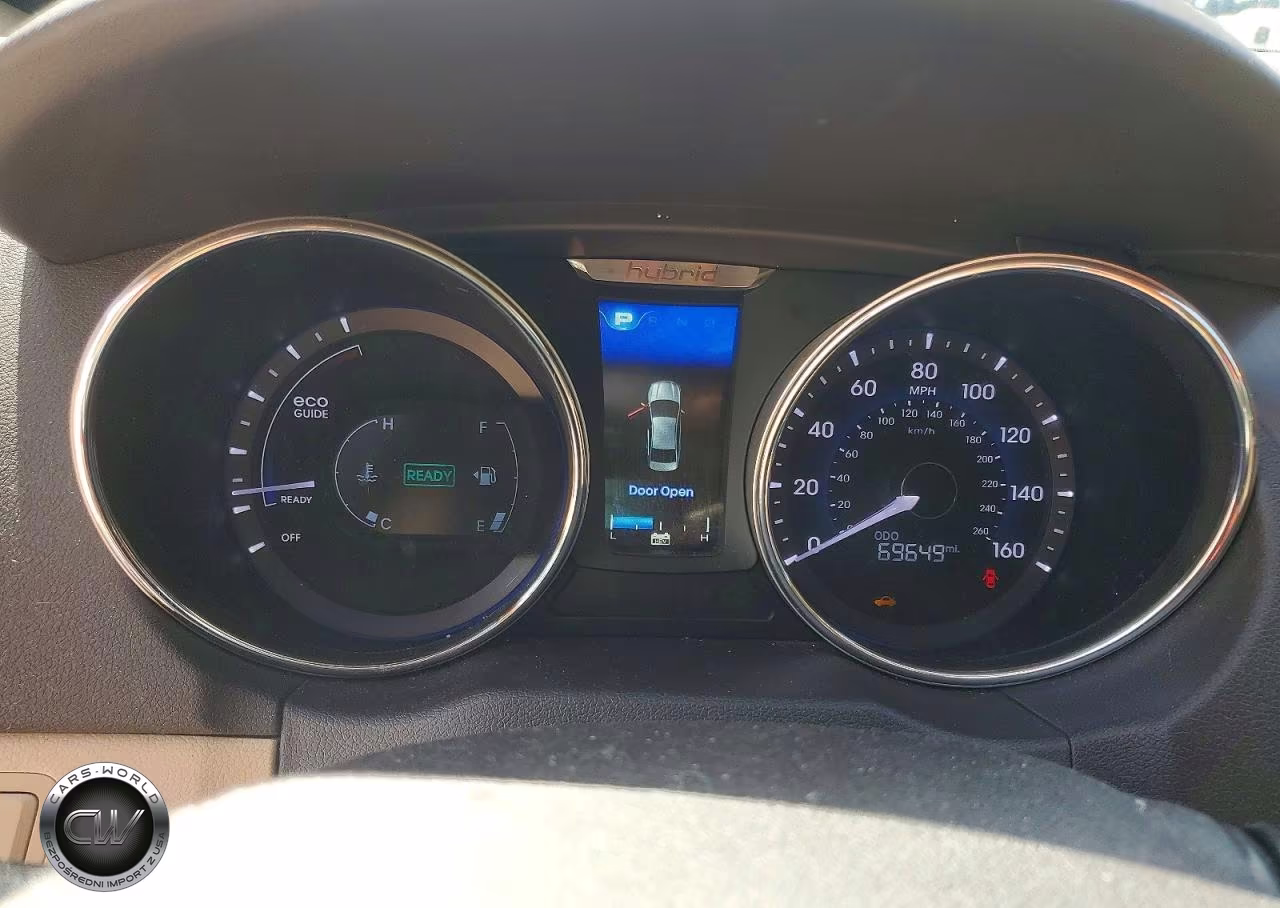 2015 Hyundai Sonata Hybrid Base VIN:KMHEC4A49FA131979 - 9